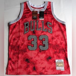 NWT Chicago Bulls Scottie Pippen #33 Mitchell & Ness Swingman Men size MEDIUM